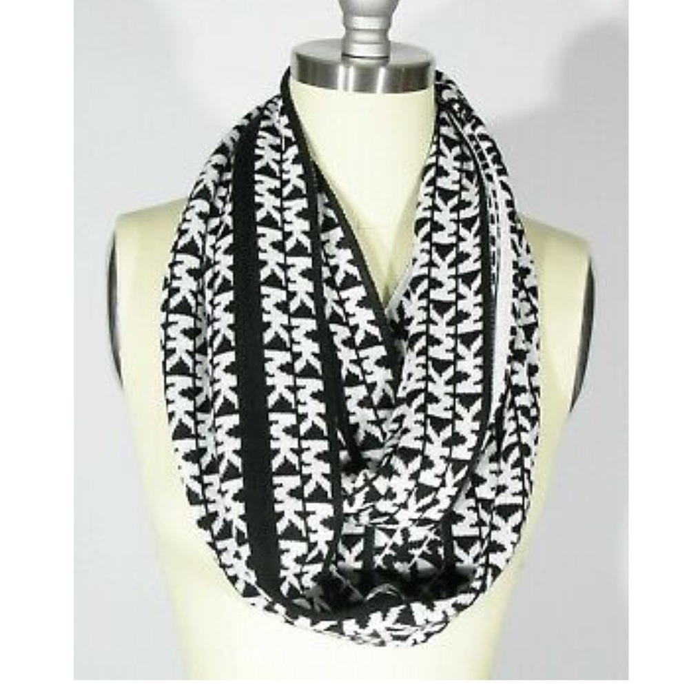 MICHAEL KORS INFINITY SCARF